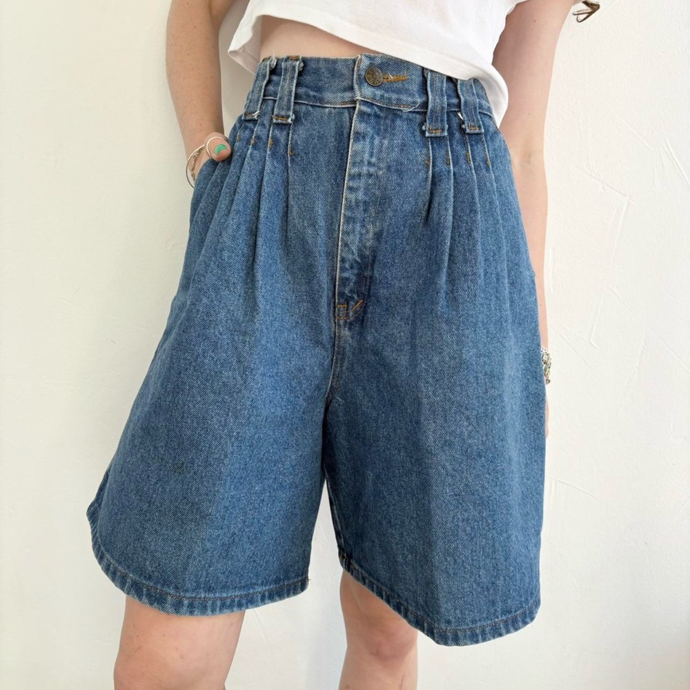 Vintage 80s pleated medium wash denim mom shorts by Sunbelt Sportswear